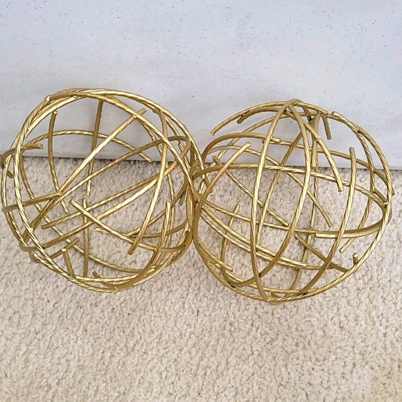 Decor - Picture 3 of 7